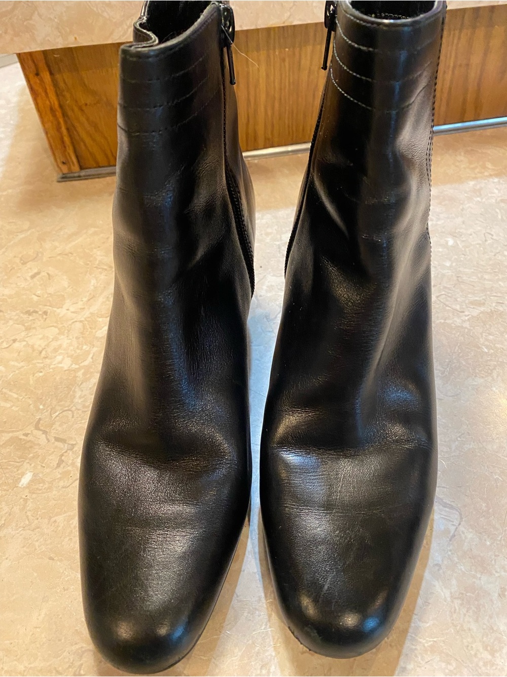 Bandolino Black Leather Ankle Booties with Side Zip